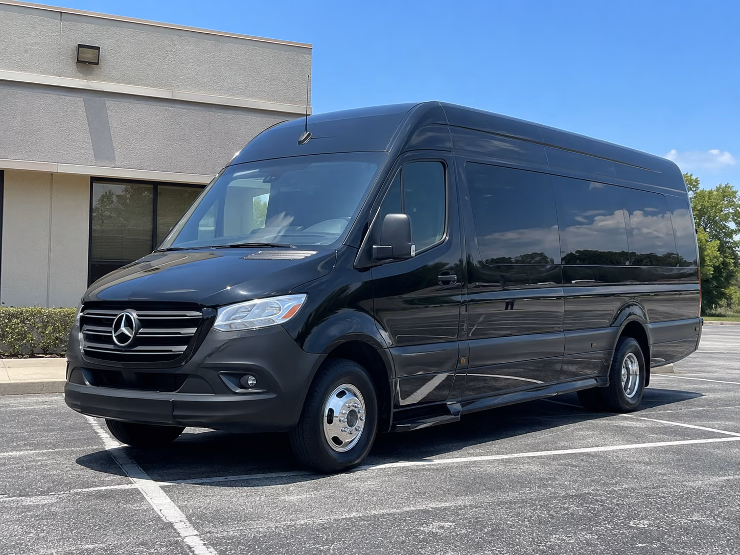 find the perfect transportation for your next airport transfer 3