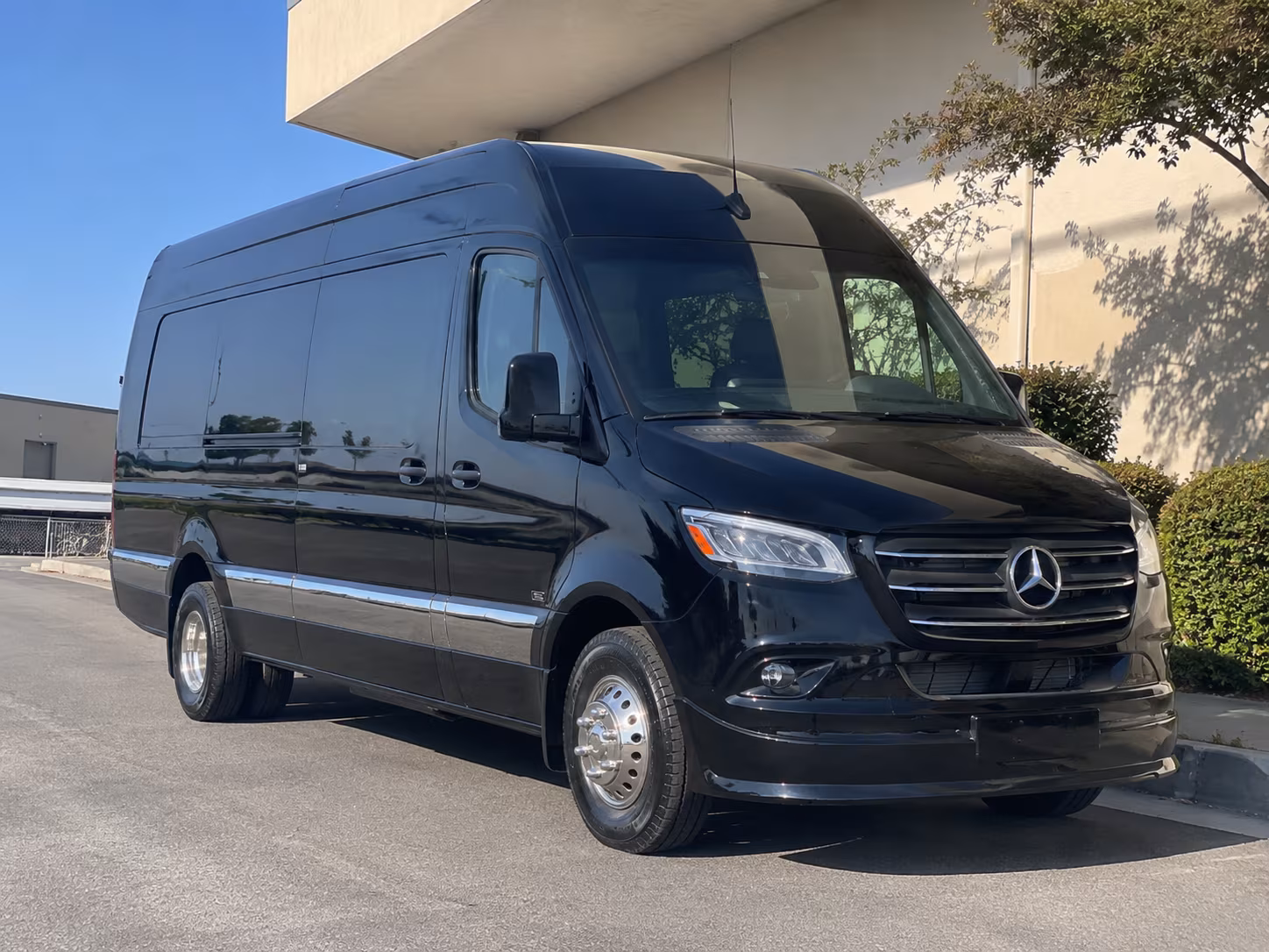 oxnard 15 passenger sprinter van