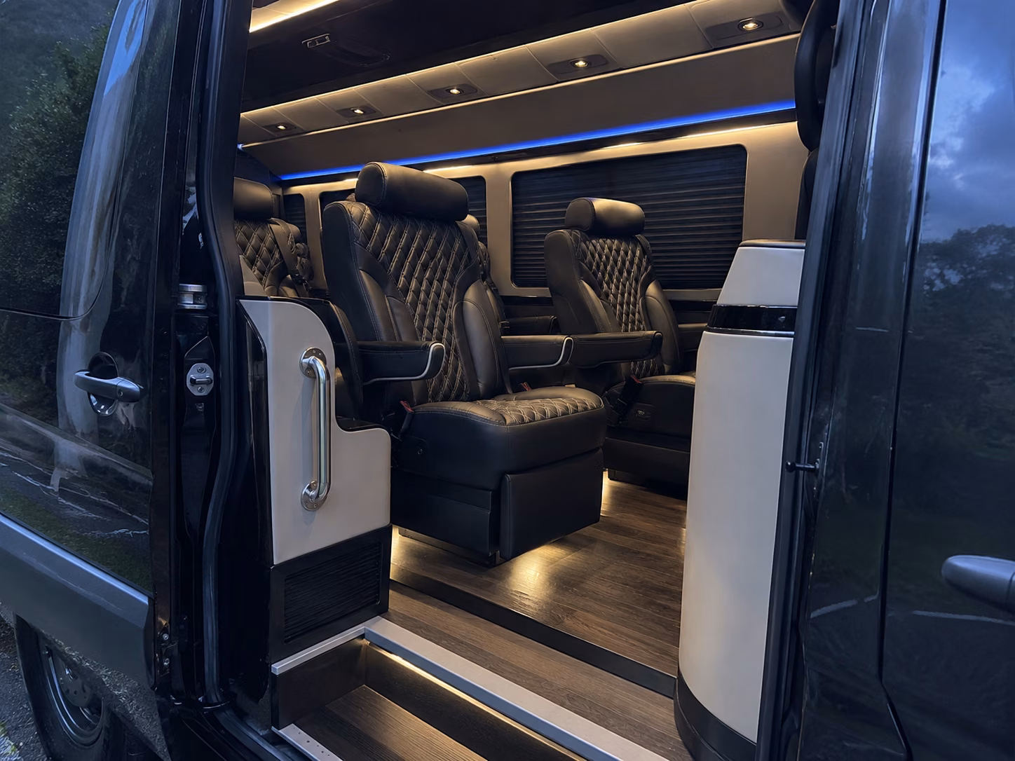 oxnard 18 passenger sprinter van interior